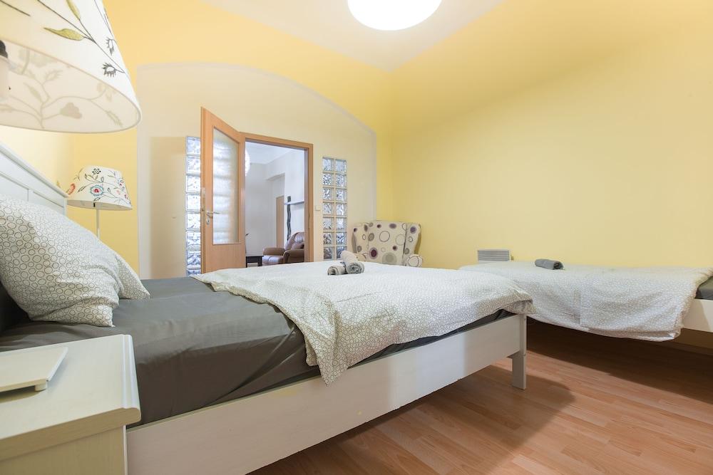 Premier Apartment near Museum