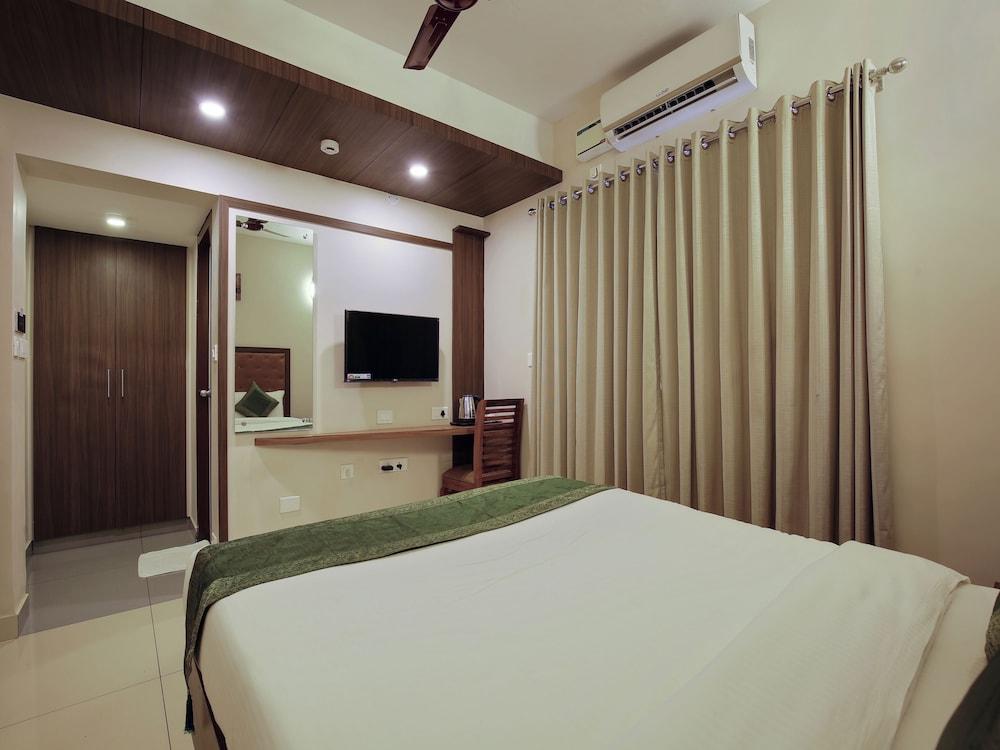 Treebo Goodland Residency - 500m from Railway Station