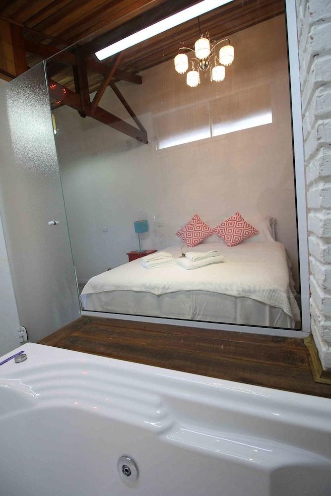 Chácara Andó Bed & Breakfast