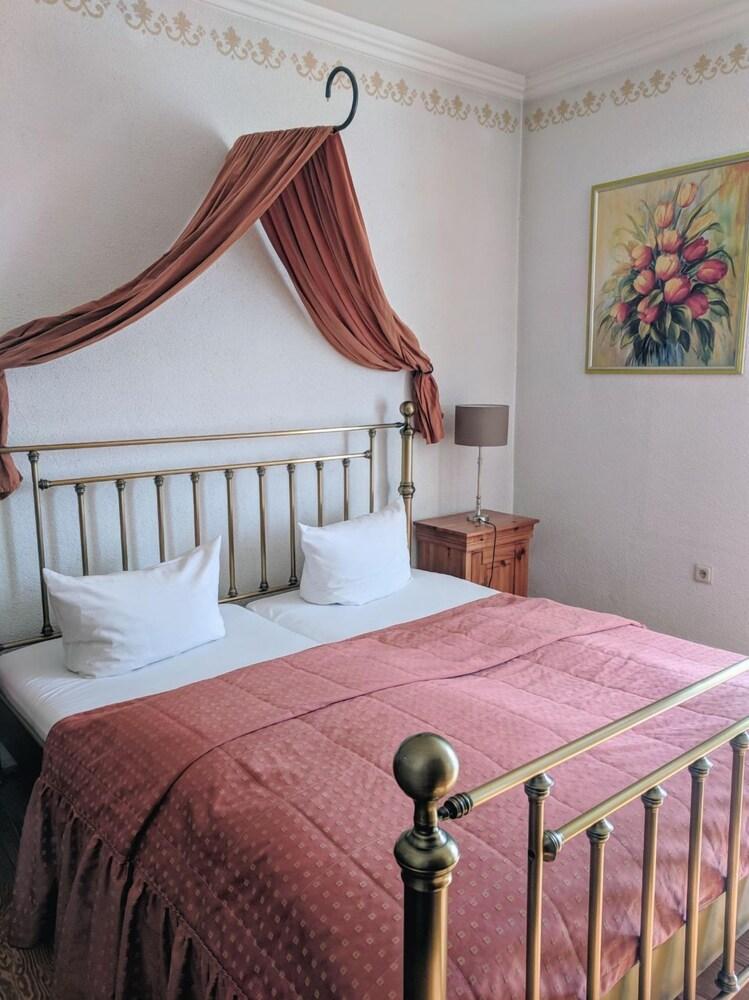 Apartmenthaus am Rhein