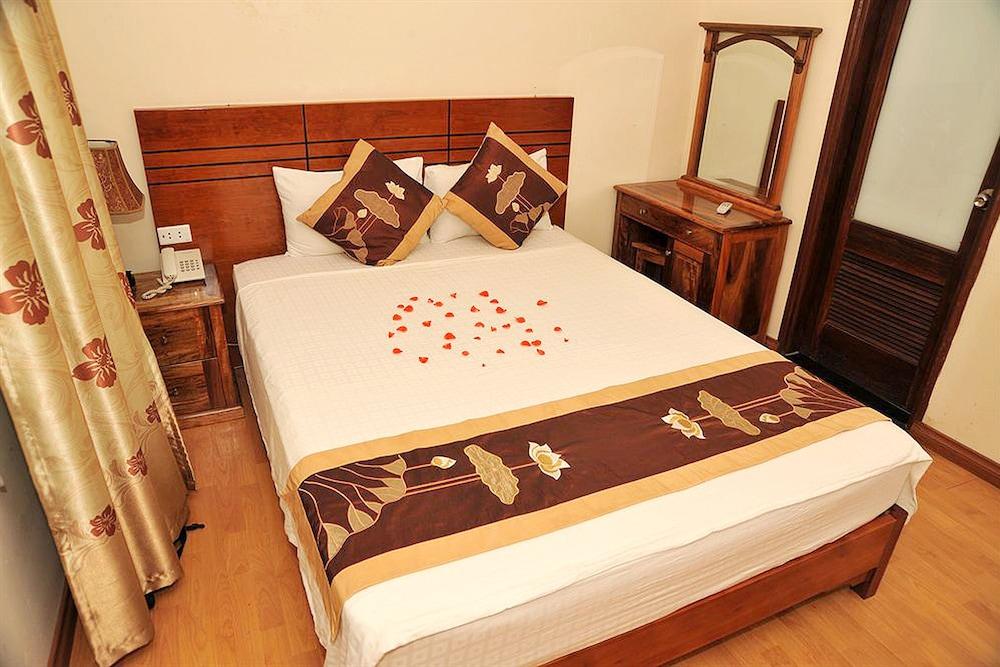 Sunflower Hotel & Travel