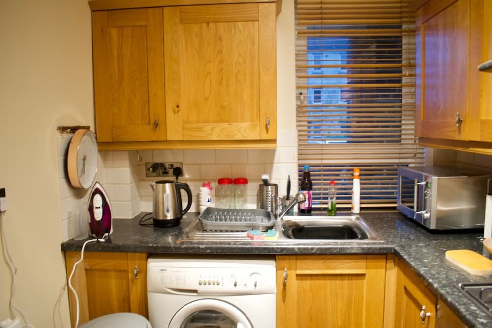 Newly Refurbed Home With Free Parking