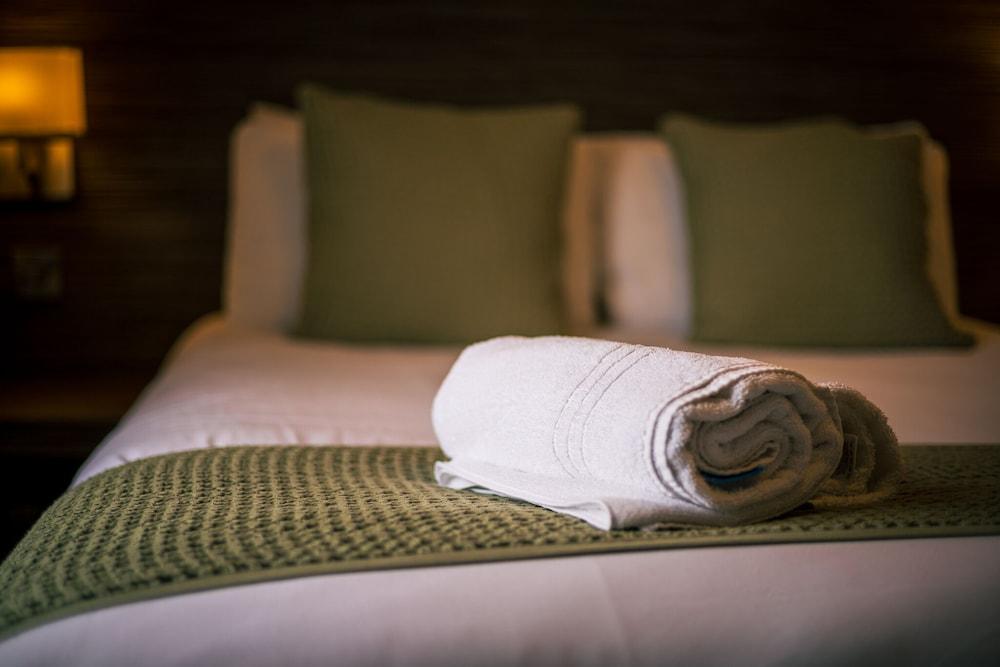 The Three Horseshoes