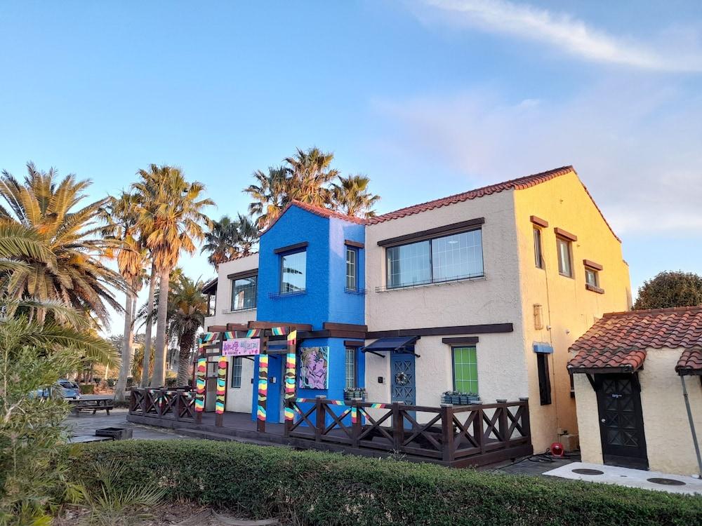 Lime Orange Vill Pension