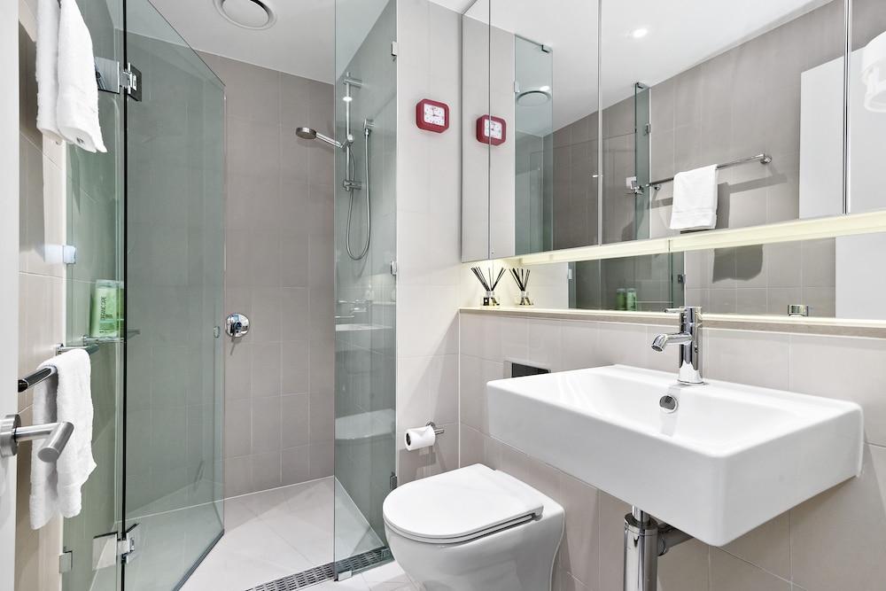 Indie, 2BDR Docklands Apartment