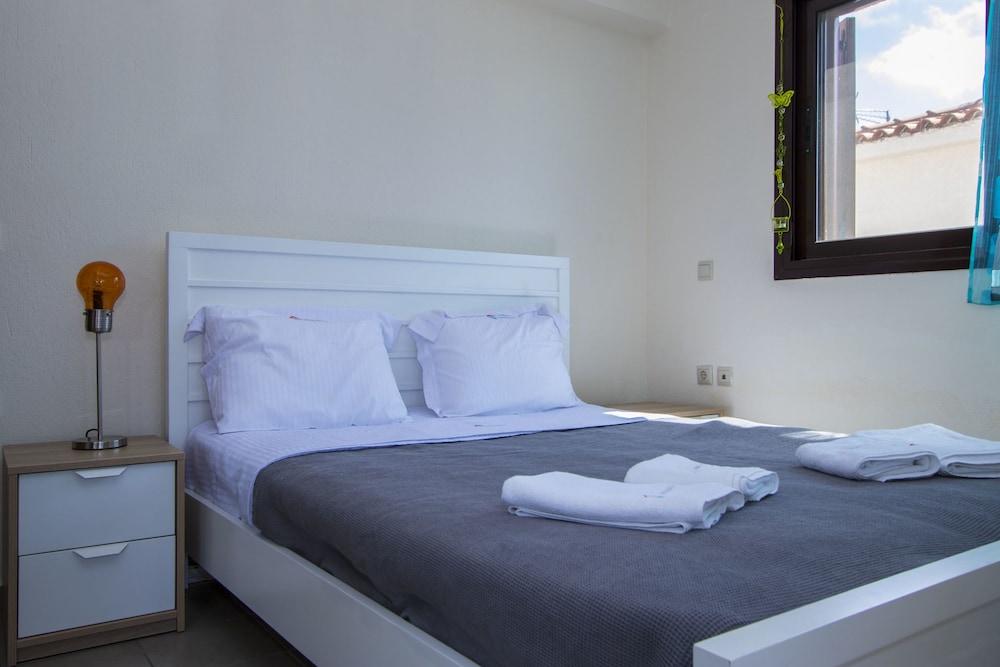 Sofia Summer House, Elani