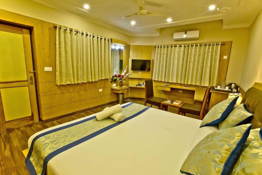 Quartz Himalayan Brothers