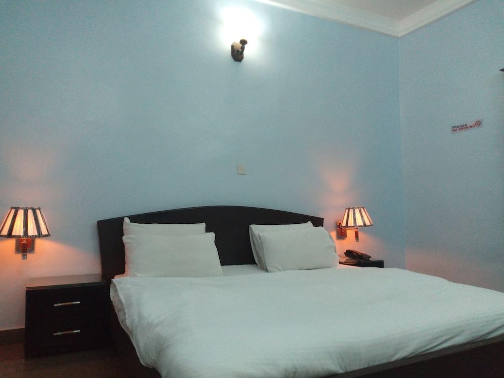 Dionzec Hotel & Suites