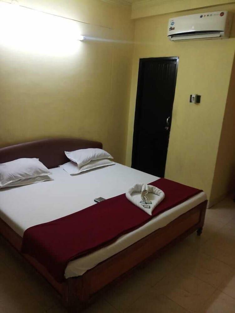 Hotel Manikanta Residency
