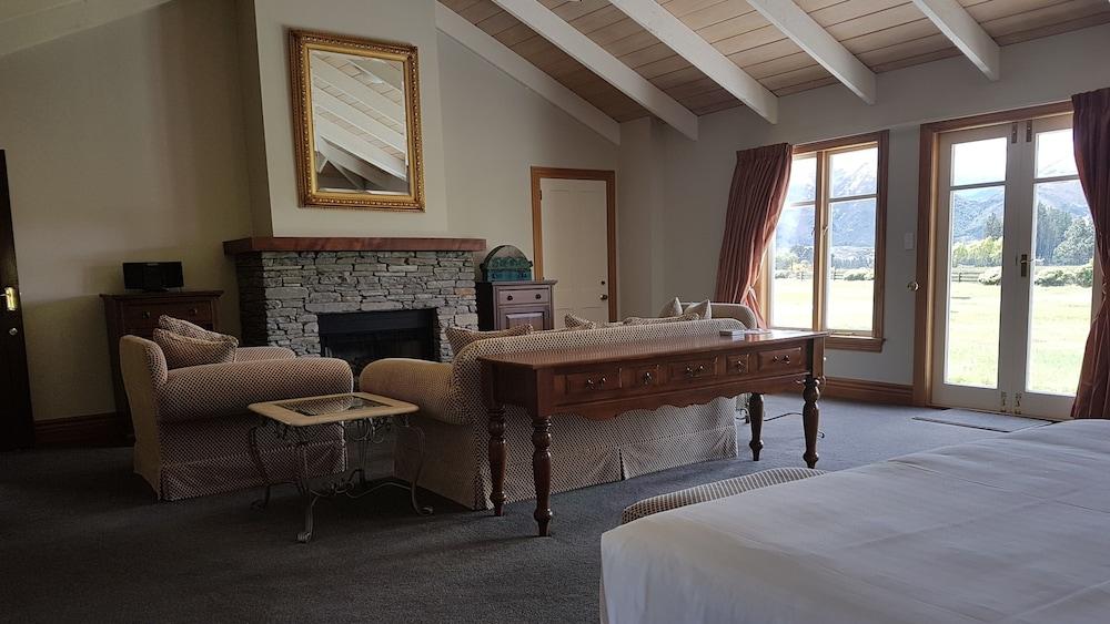 Grasmere High Country Bed & Breakfast Lodge