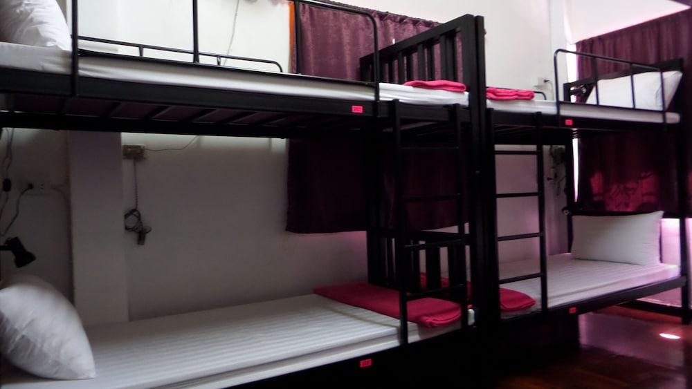 Home Hug Hostel - Adults