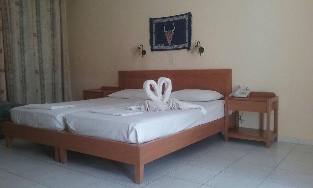 Chrisanna Apartments & Studios