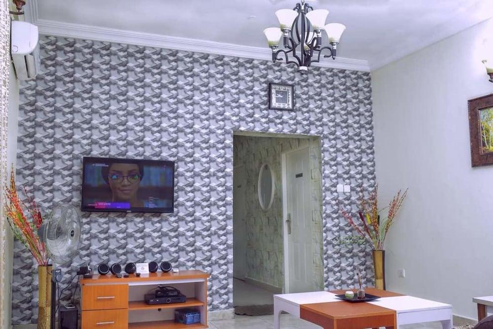 Perfect Havens at Agungi