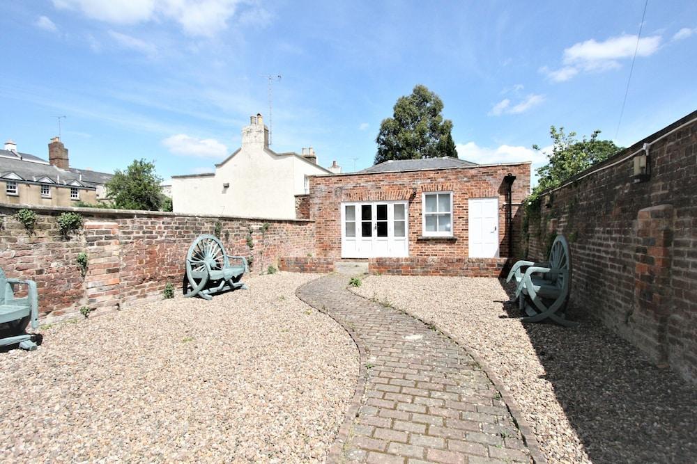 Central Serviced Apartments