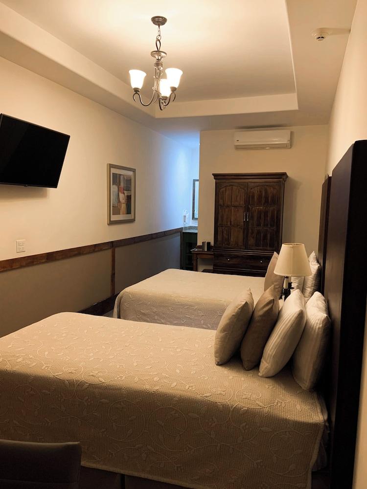 Hotel Hacienda Santana