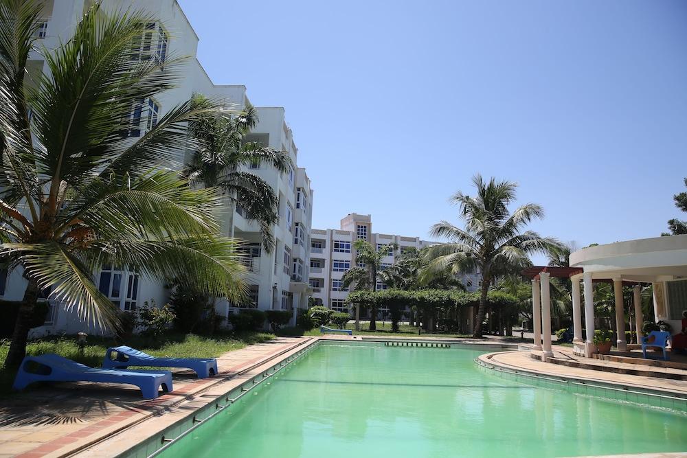 Almasi Oceanfront Apartment