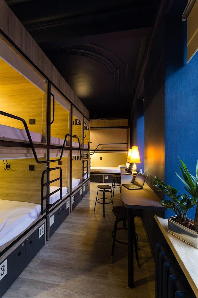 4U Capsule Hotel