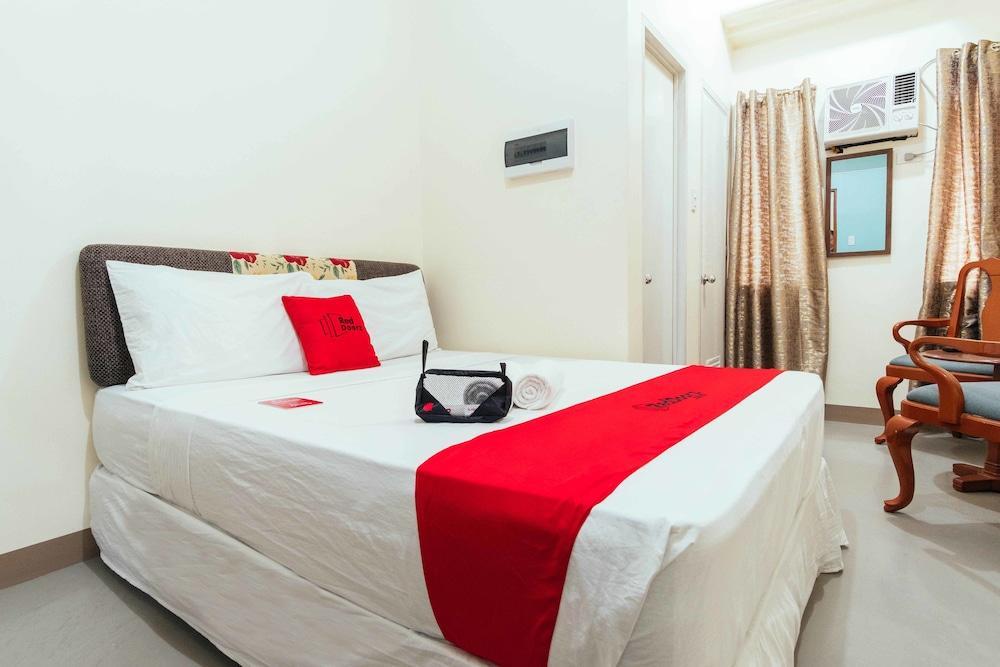 RedDoorz Plus @ IT Park Cebu