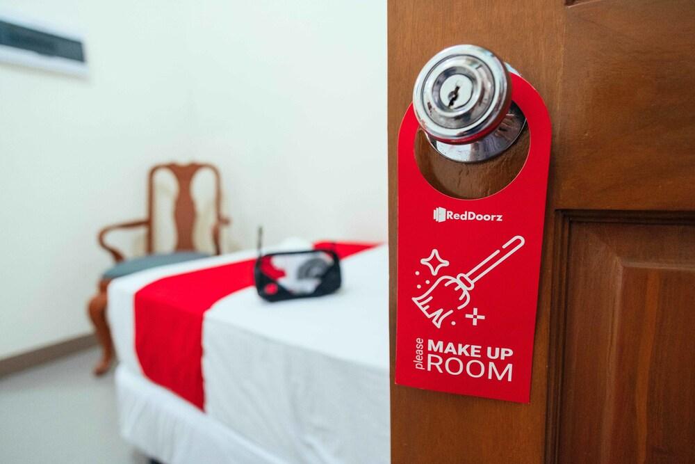 RedDoorz Plus @ IT Park Cebu