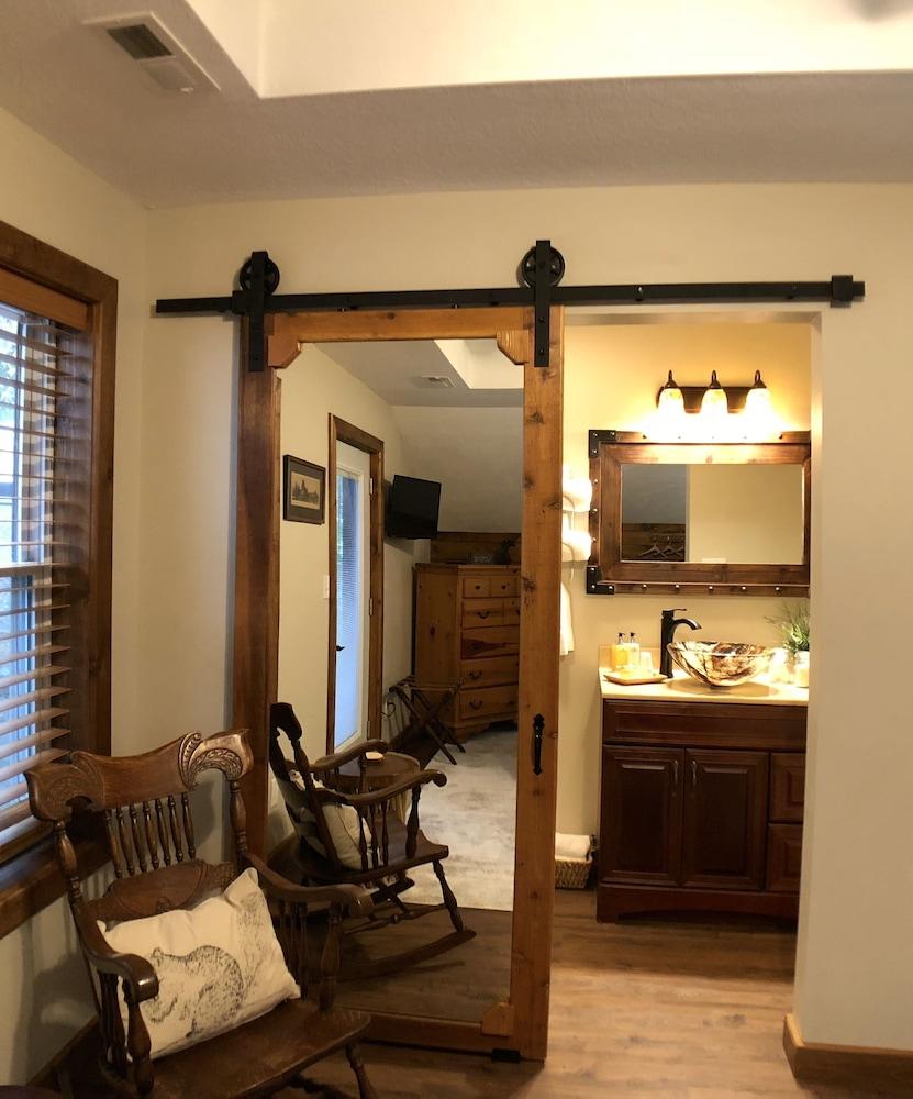 Walnut Waters Bed & Breakfast