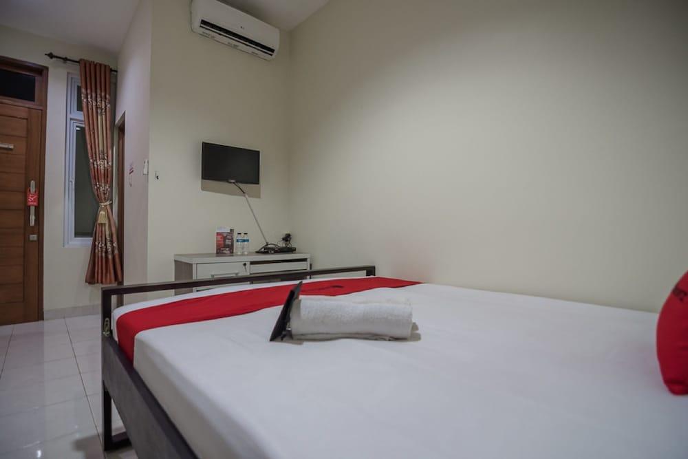 RedDoorz Plus near Semanggi