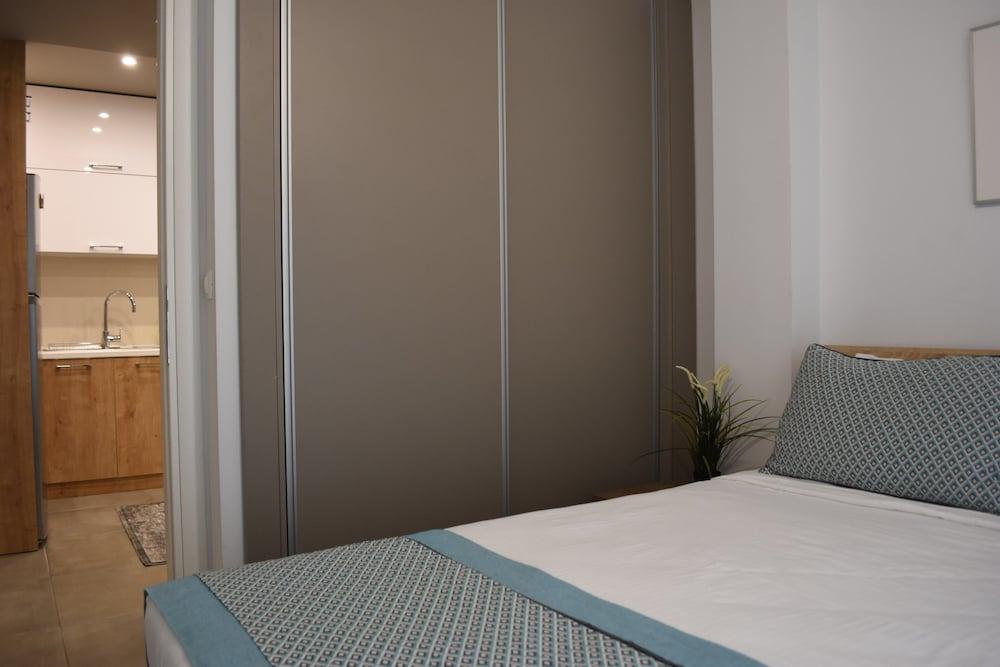 Heliconia Deluxe Apt Must