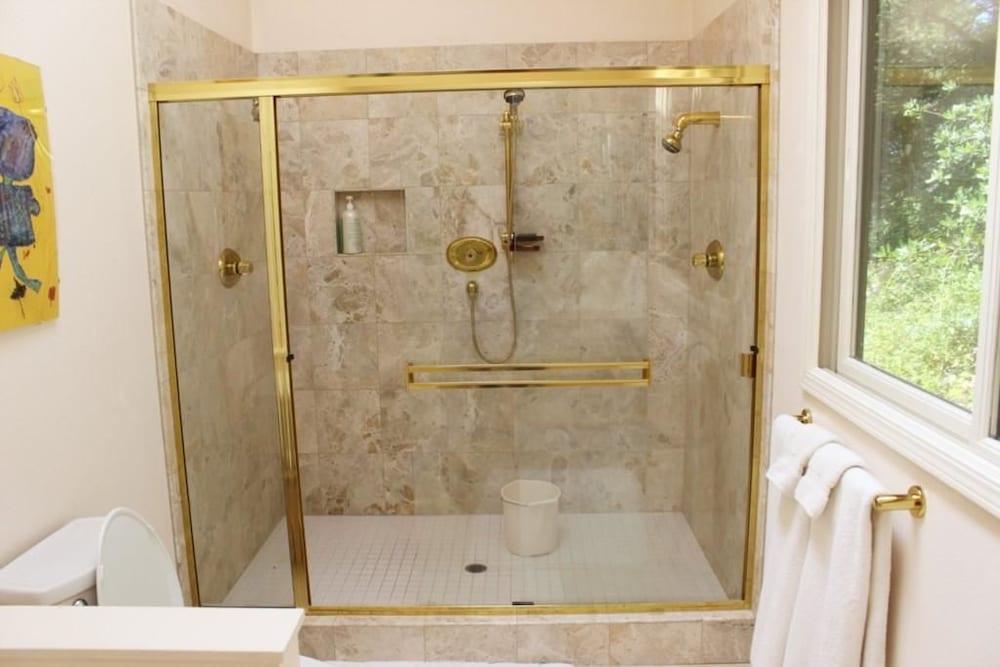 Glen Cameron Holiday