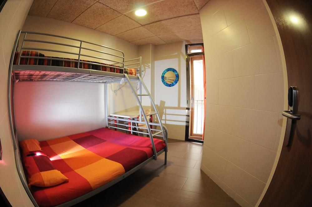 Albergue Zaragoza Hostel