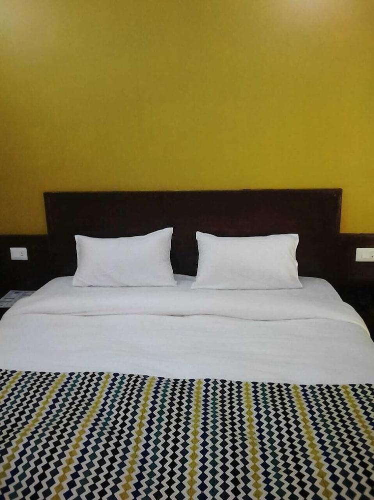 Hotel Trishul Regency