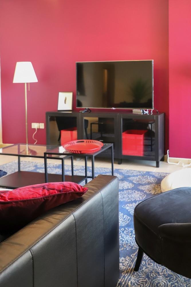 Pelicanstay at JBR walk - Oceanfront