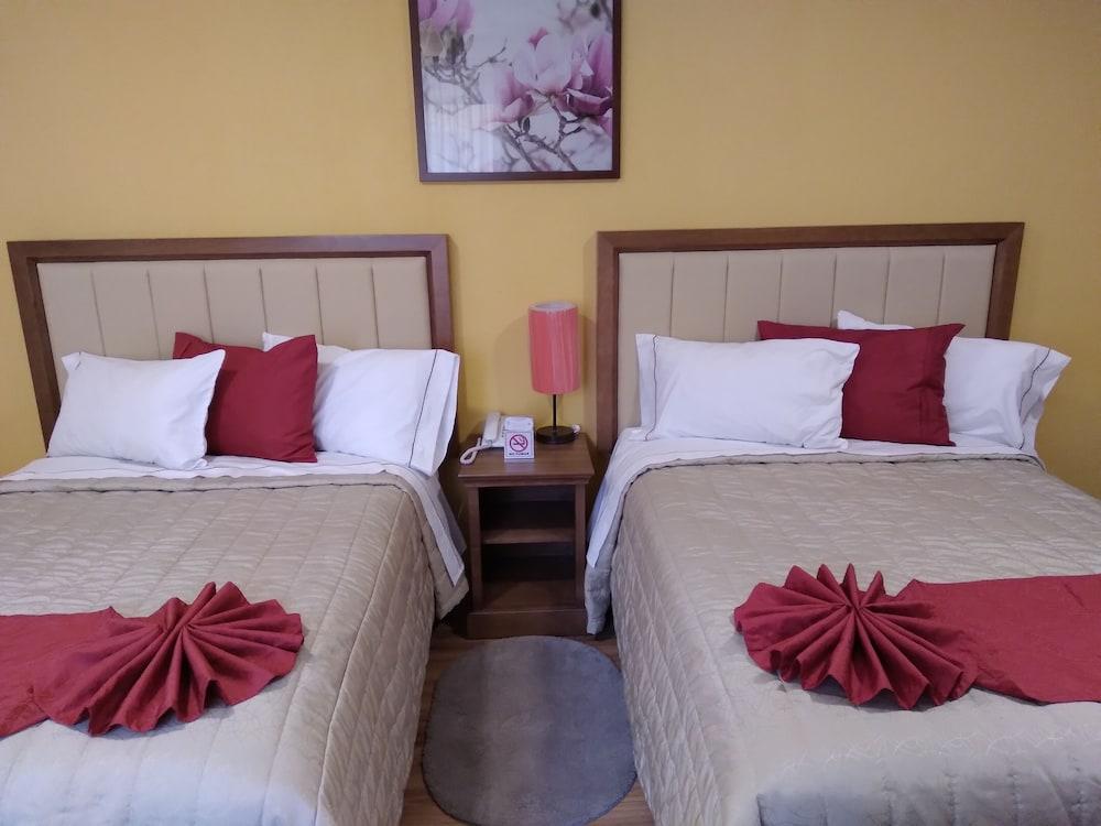 Hotel J&E by Serranillo