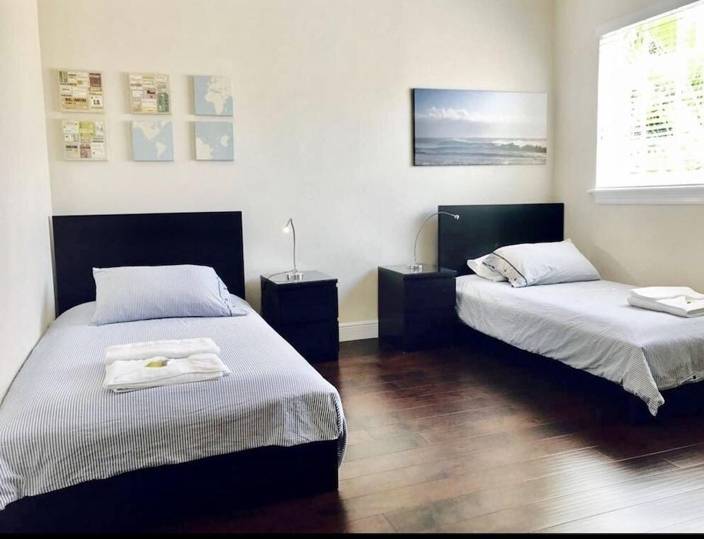 4BR Townhouse 320 by Ideal Experience VR