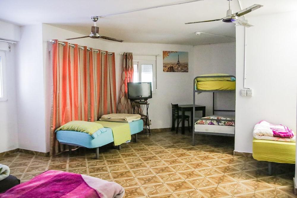 Go BCN Hi Sants - Hostel