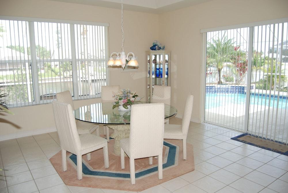 House Sunflower by Vacationhit