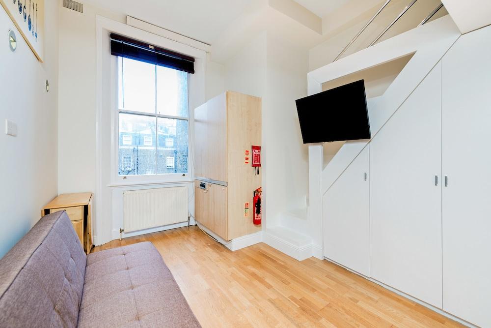 24 43 Stunning Studio in Notting Hill