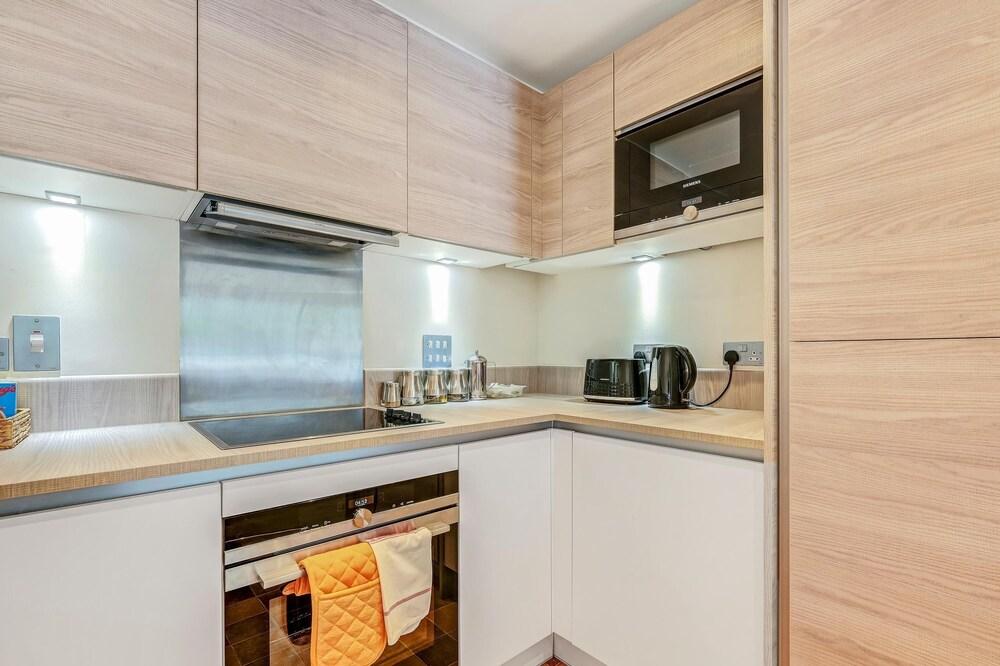 Alder House Serviced Apartment by Ferndale