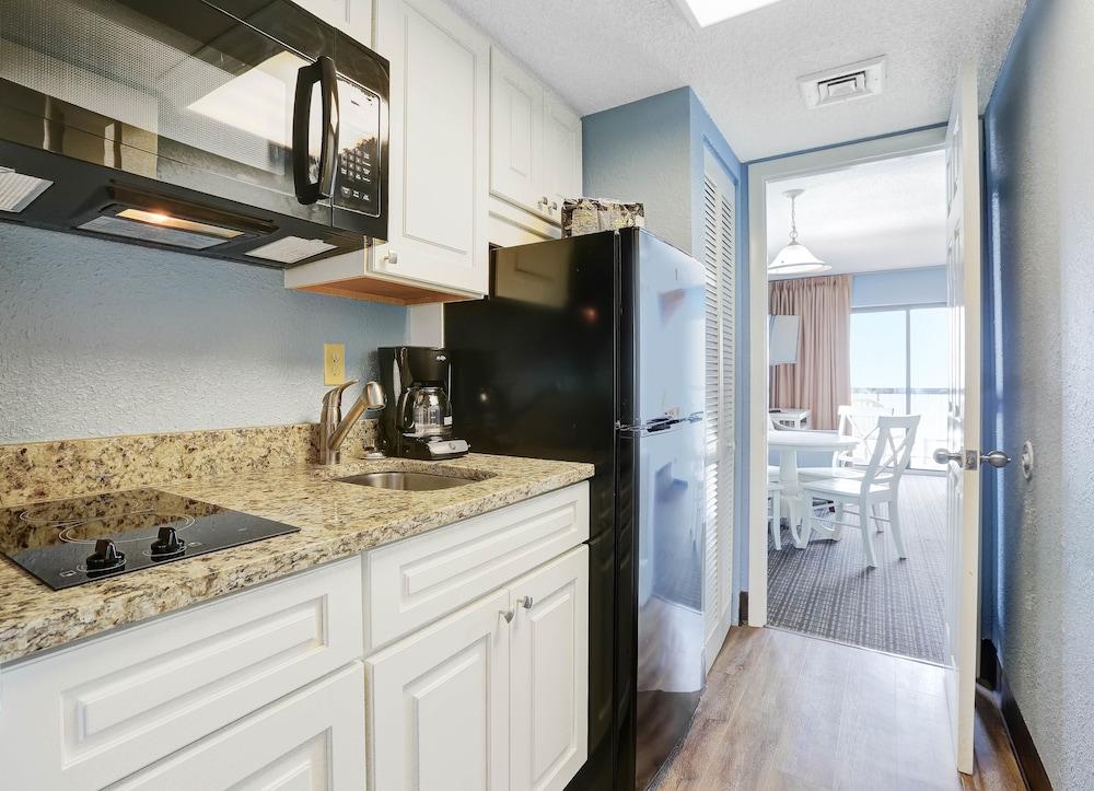 Sand Dunes Tower Suites and Villas