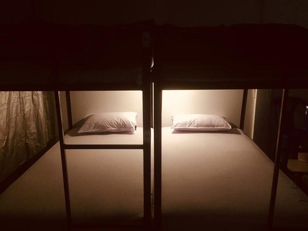 Patong Dormitory Hotel - Backpackers