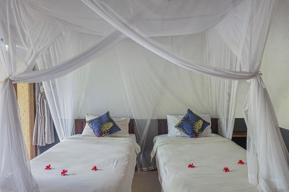 Made Taro Menjangan Homestay