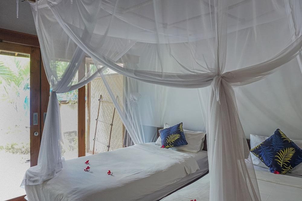 Made Taro Menjangan Homestay