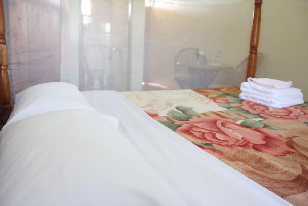 African Village Hotel