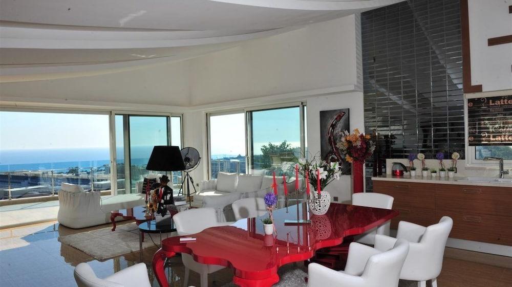 Elite Admiral Premium B810