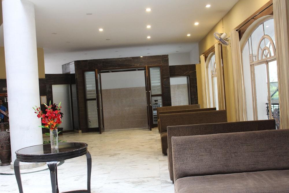 Hotel Pooja International