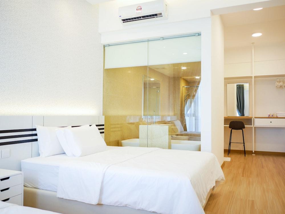 May Full Seaview Luxury Suite