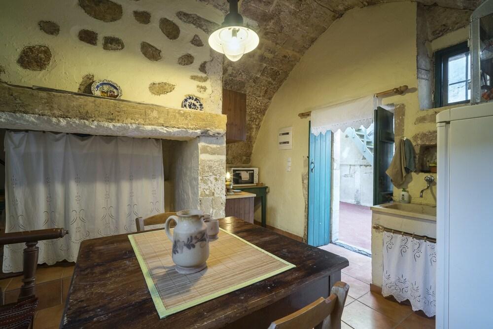 Moundros 1620 Venetian residence