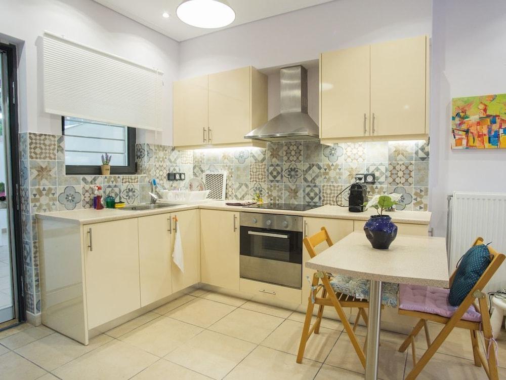 Porto Rafti view by Akroploron