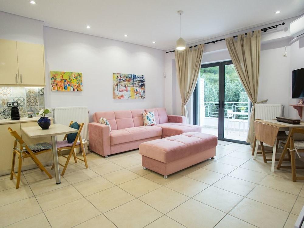 Porto Rafti view by Akroploron