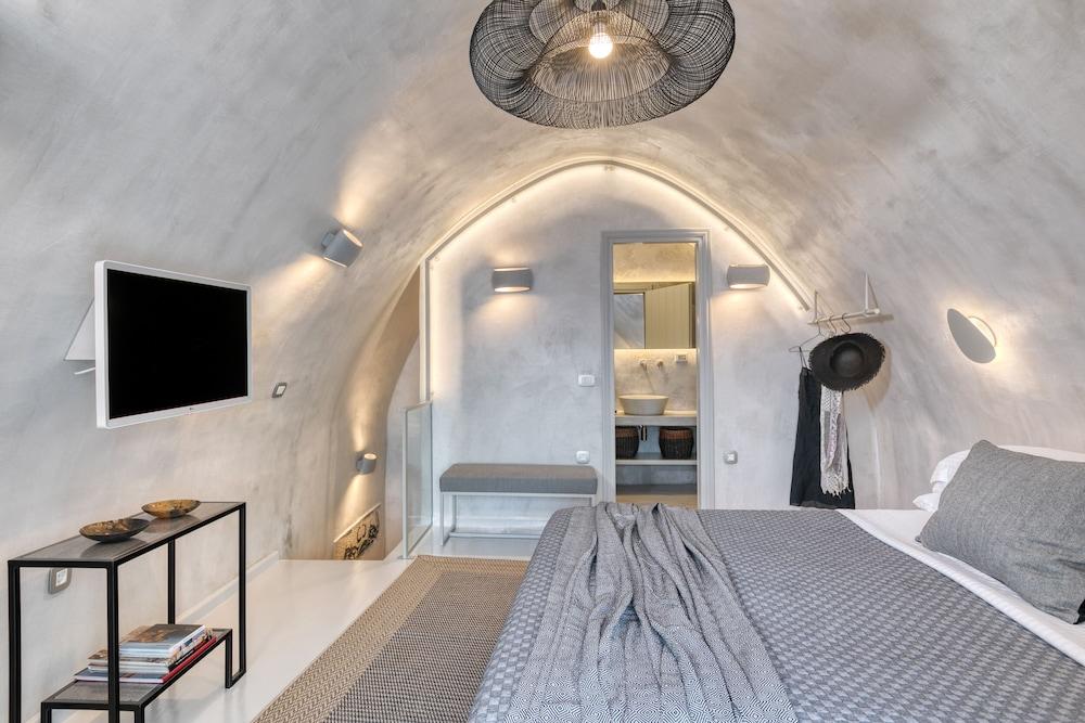 Marble Sun Villa by Caldera Houses