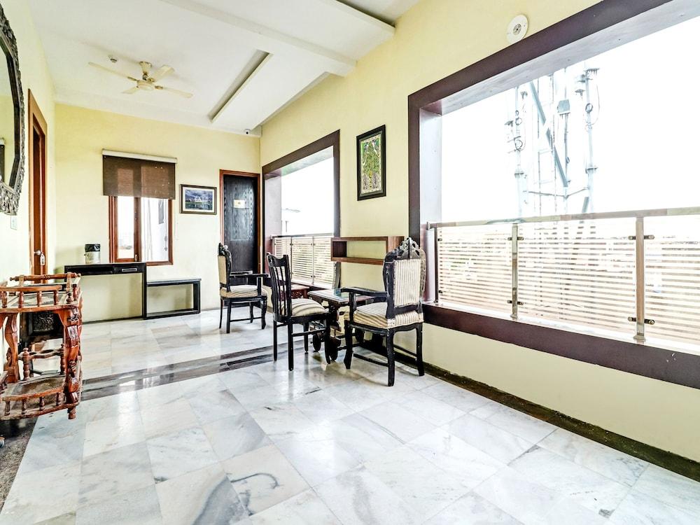 OYO 22833 Laalmati Castle