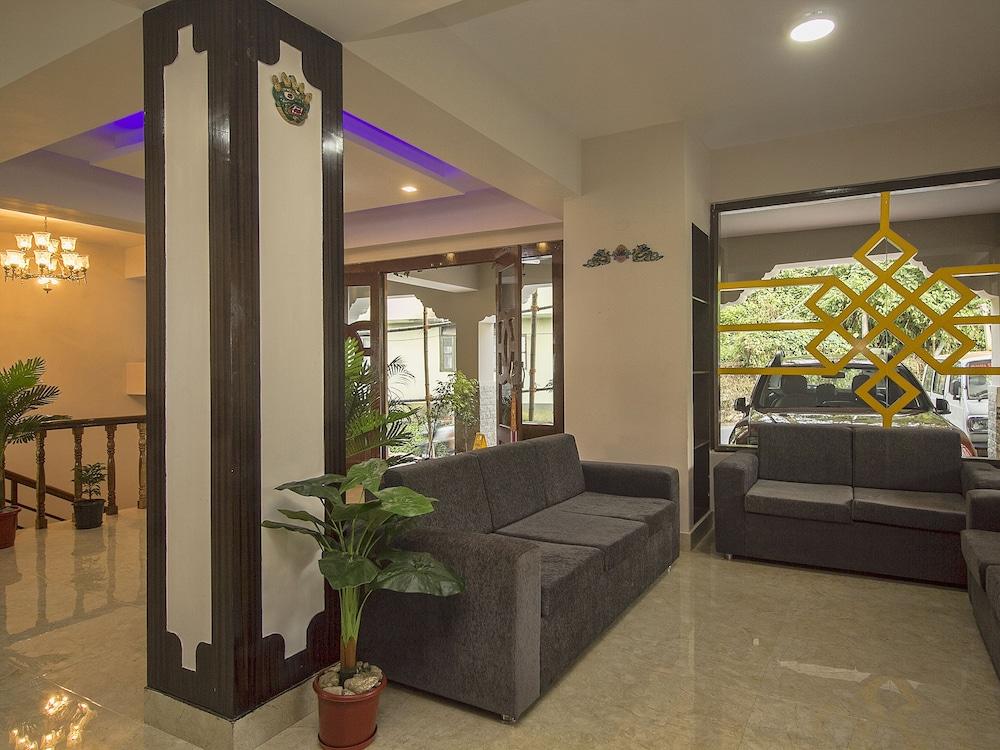 OYO 16637 Tiara Regency